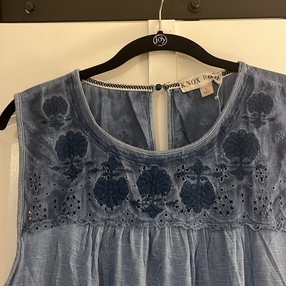 Top - Picture 2 of 3